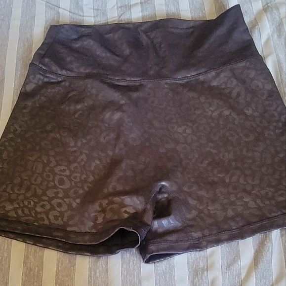 Buffbunny legacy leopard print shorts - Picture 2 of 4